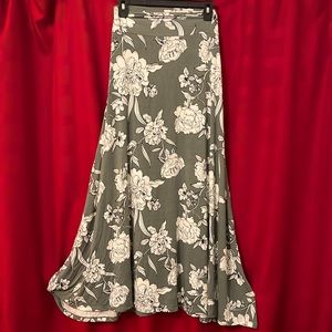 Size large market and spruce skirt
